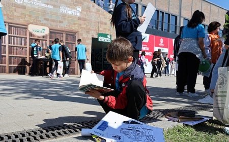 Öğrenciler, Kitap Fuarı’na koşuyor