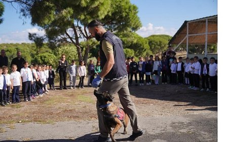 Jandarma arama kurtarma köpeği Çilek çocukların sevgilisi oldu
