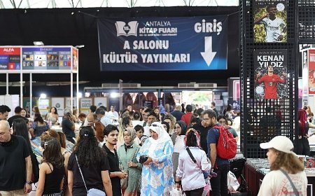 Antalya’da kitap şöleni yaşanıyor
