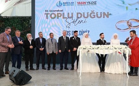 Bağcılar’da 8 çift, Ticaret Bakanı Ömer Bolat’ın şahitliğinde evlendi