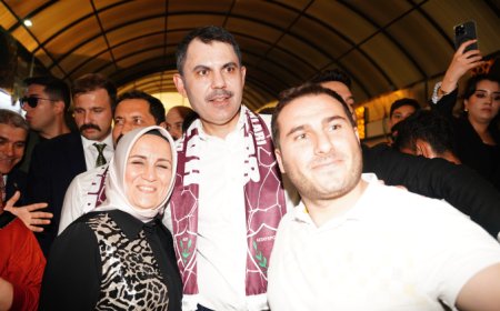 Zılgıtlarla karşılanan Bakan Kurum, Uzun Çarşı için talimat verdi!