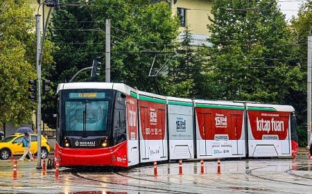 Tramvaylar Kitap Fuarı’na özel giydirildi