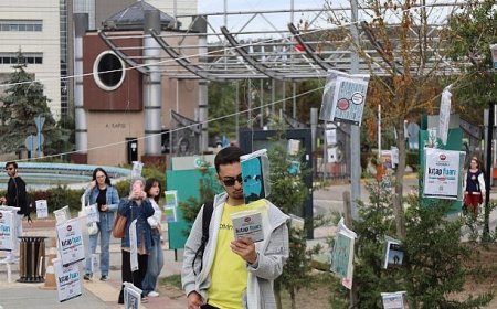 Kocaeli Üniversitesi’nde kitaplar dalından toplandı