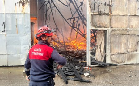 İzmir Bornova’daki depo yangınına hızlı müdahale 