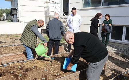 Nilüfer’de yaşlıların ellerinden toprağa can suyu
