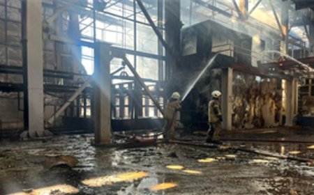 İzmir İtfaiyesi, ALOSBİ’deki fabrika yangınına müdahale etti