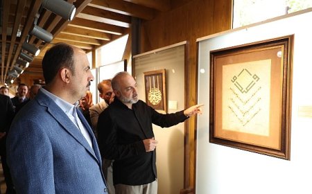 Başkan Altay Meydan Evleri’nde Sergileri ve Esnafları Ziyaret Etti