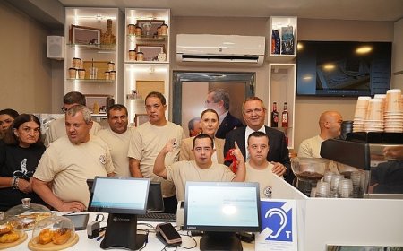 Ayvalık’ta İlk Engelsiz Kafe Hizmete Açıldı
