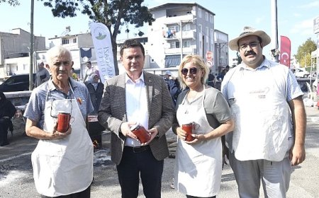 Osmangazi Belediyesi’nden vatandaşlara salça desteği