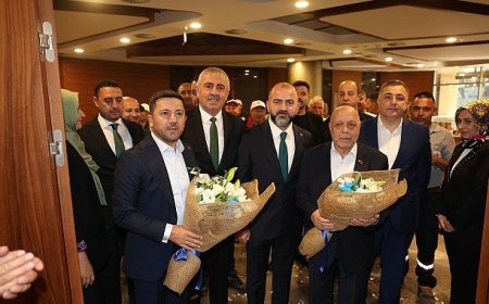 Başkan Arı, Hizmet-İş Nevşehir Şubesi’nin Genel Kuruluna Katıldı