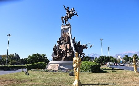 Venüs heykelleri kenti süslemeye başladı