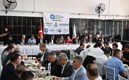 Başkan Vekili Özdemir Antalya Toptancı Hali’nde