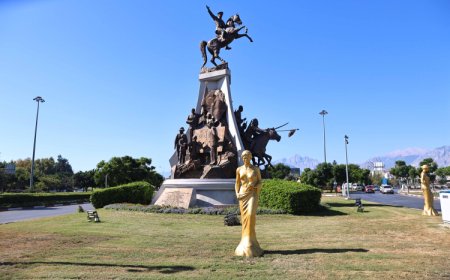 Antalya’da ‘Venüs’ heykelleri kenti süslemeye başladı