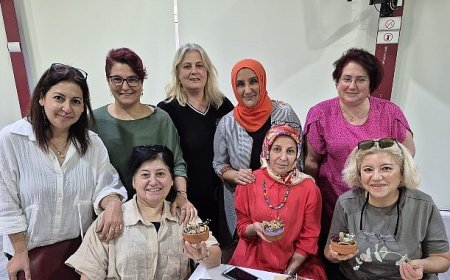 Gölcük’te Kadınlar Kendi Mumlarını Tasarladı