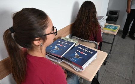 Kurs öğrencilerine ücretsiz kitapları dağıtıldı