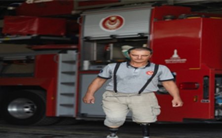 Engelli itfaiyeci çok sevdiği mesleğinden hiç kopmadı