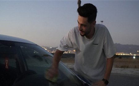 İzmir’de arabada film keyfi