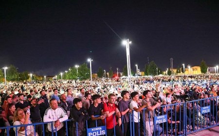 Ferdi Tayfur Şarkıları Bu Kez Açık Havada Binlerce Sanatseverle Buluştu