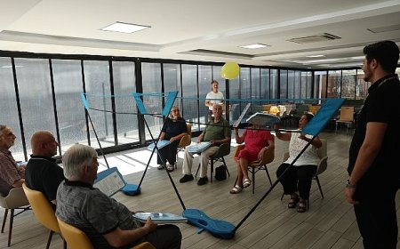 Nilüfer’de huzurevi sakinleri “Balon Voleybolu” ile eğlendi