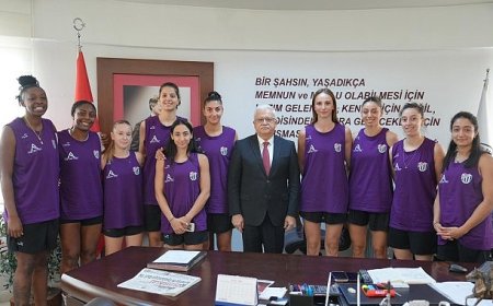 Aslan Yol Burhaniye Belediyespor Kadın Basketbol Takımından Başkan Deveciler’e Ziyaret