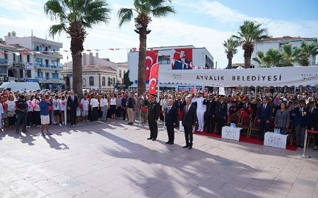 Ayvalık’ın düşman işgalinden kurtuluşunun 103. yılı, Cumhuriyet Meydanı’nda düzenlenen etkinliklerle coşkuyla kutlandı.