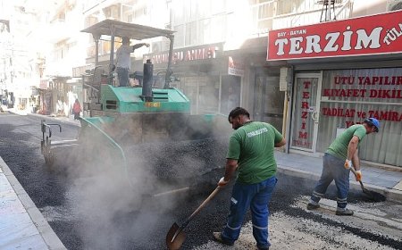 Konak’ta asfalt seferberliği devam ediyor