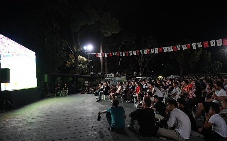 12 Dev Adam’ın final heyecanı Bornova’da dev ekranda yaşanacak