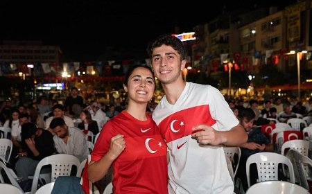 Ay-Yıldızlı coşku meydana sığmadı