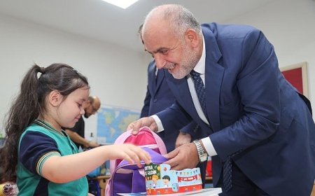 Canik Belediyesi Okula Başlayan Tüm Öğrencilerin Çanta ve Kırtasiye Setlerini Teslim Etti