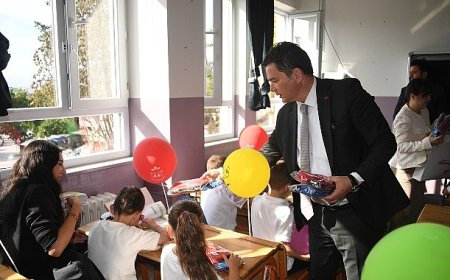 Başkan Erkan Aydın’dan öğrencilere ilk ders sürprizi