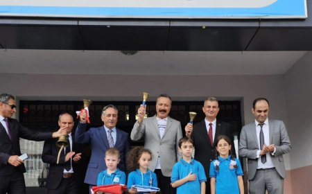Gölcük protokolü öğrencilerin heyecanına ortak oldu