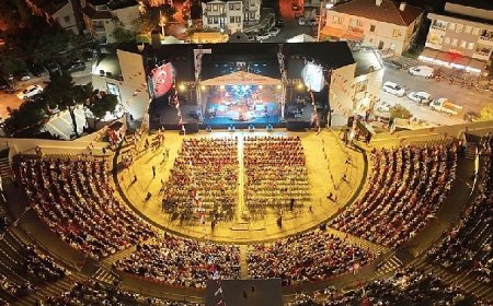 Çeşme Festivali’nde ilk gün coşkusu