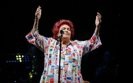 Çim Konserleri’nde Selda Bağcan rüzgarı esti