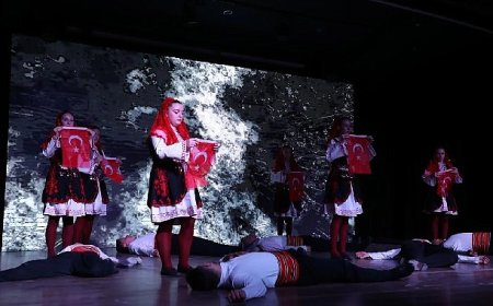 İnegöl’ün Kurtuluşunun 103 Yıllık Hikayesi Sahnede Sergilendi