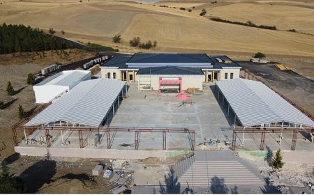 15 Yeni Esere Görkemli Açılış