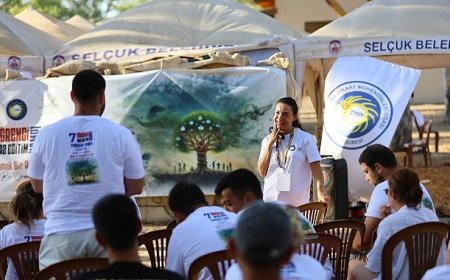 Başkan Sengel Gençlere Efes Tarlası Yaşam Köyü’nü anlattı