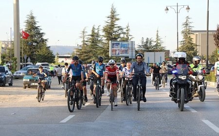 İnegöl’de Zaferden Kurtuluşa Bisiklet Turu Düzenlendi