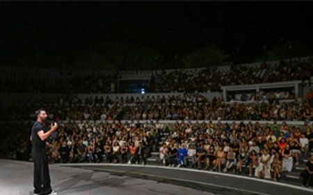 Aşkım Kapışmak ile İzmir Enternasyonal Fuarı’nda kahkaha dolu gece