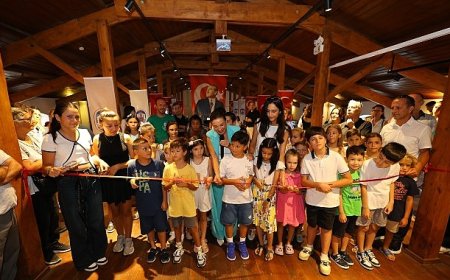 Efes Selçuk’un çocuklarından barış çizgileri