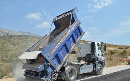 Manavgat’ta grup yolları asfaltlanıyor