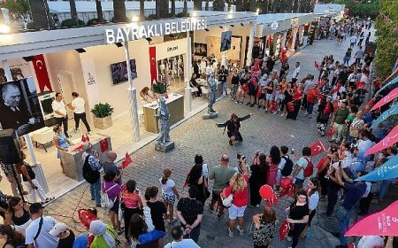 Bayraklı standında Zafer Bayramı coşkusu
