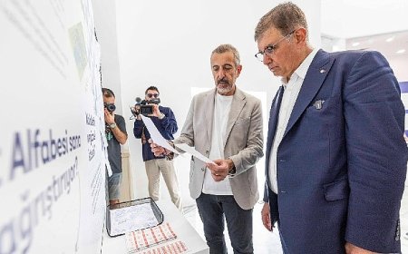 İzmir’in geleceğini anlatan sergi ‘İz’in Peşinde Şehrin İçinde’ açıldı