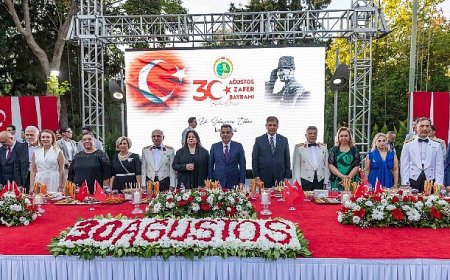Başkan Tugay 30 Ağustos Zafer Bayramı resepsiyonuna katıldı