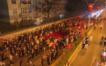 Fener alayı Gölcük’ü aydınlattı