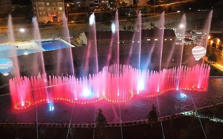 Kapadokya Su ve Işık Sahnesi Gösteri Havuzu Muhteşem Bir Programla Açıldı