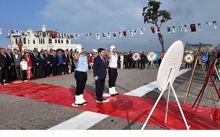 Kadıköy Sokaklarında Zafer Bayramı Coşkusu