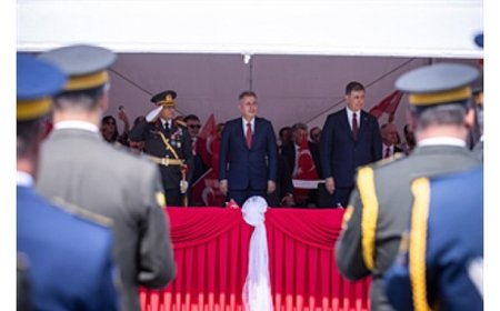 İzmirliler 30 Ağustos Zaferi’nin 103’üncü yıl dönümünü coşkuyla kutladı
