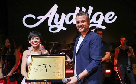 Buca’da Zafer Bayramı coşkusu Aydilge konseri ile taçlandı