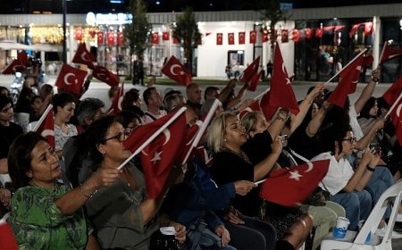 Zafer meşalesi Milli İrade Meydanı’nda yakıldı