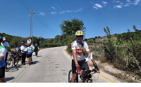 Tandem bisikletlerle umuda pedal çevirdiler